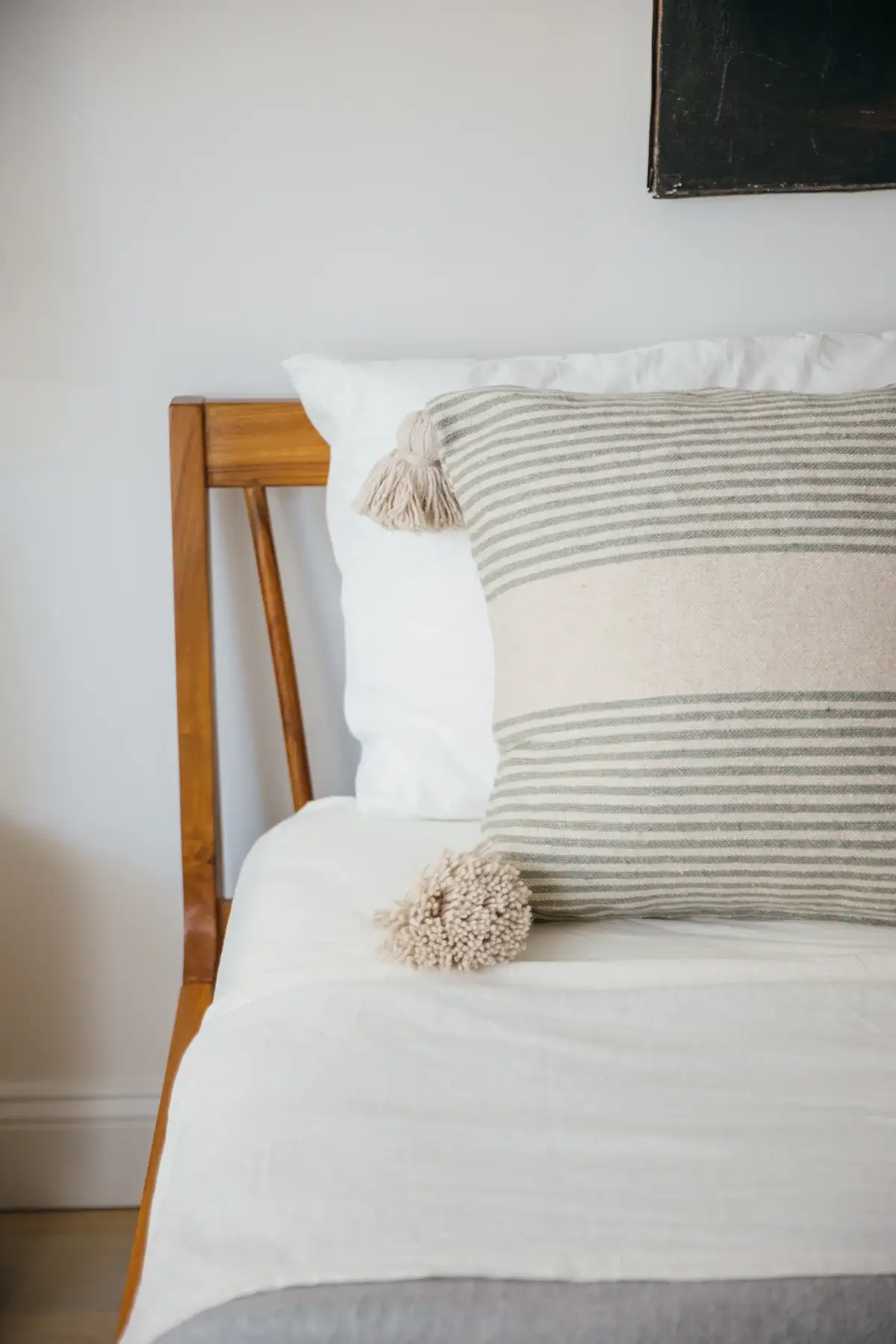 High crafty – wholesale Throw pillow cover – 🧵 Pompom Pillow – Handwoven Cotton Cushion Cover (50x50 cm)5