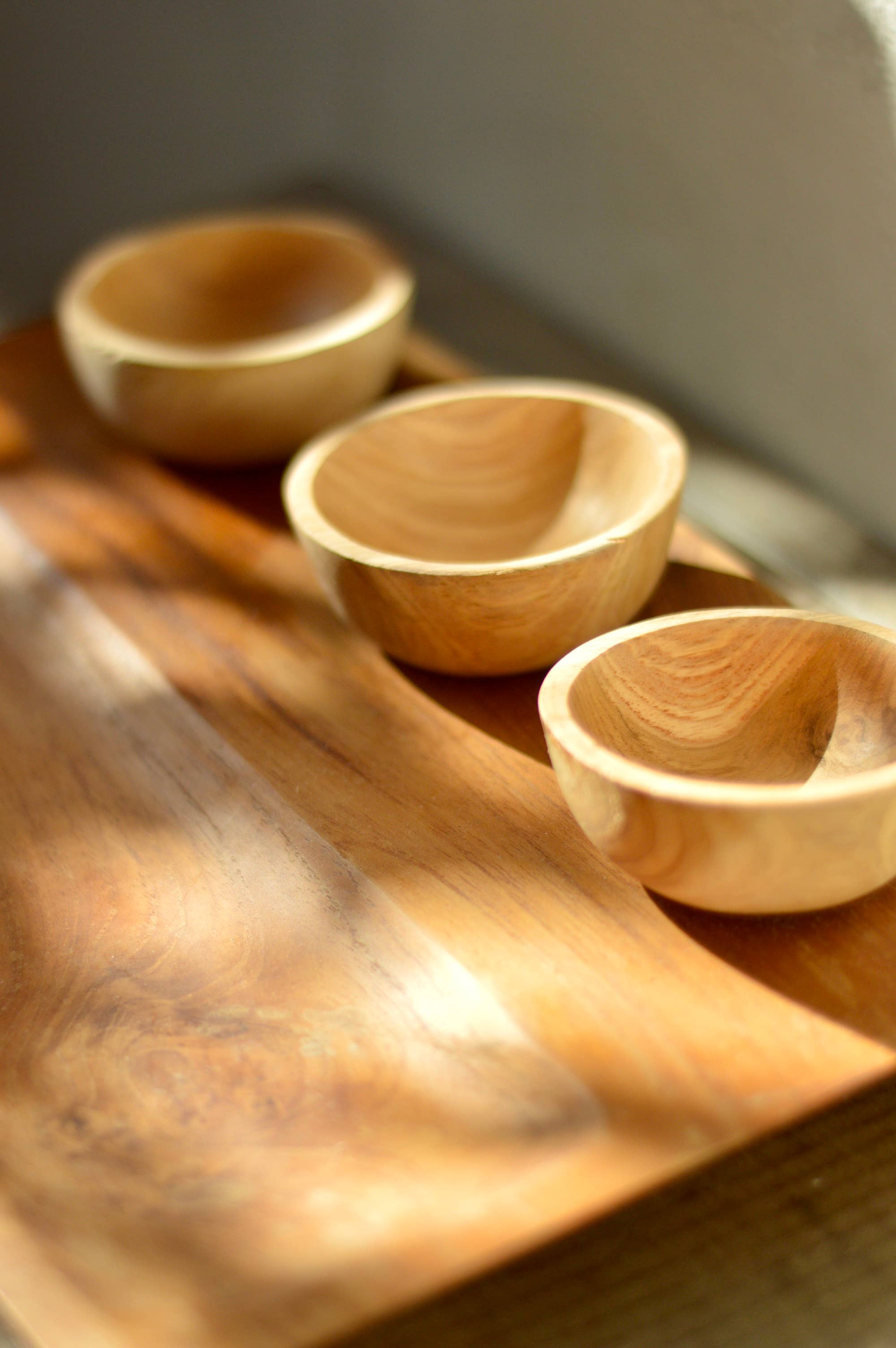 Teck Vassoio in teak con ciotole - BAKI in vendita all'ingrosso su Faire1