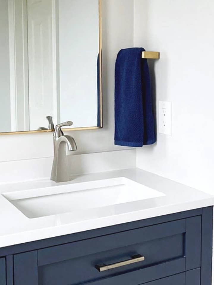 Il portasciugamani Emma per la vendita all'ingrosso da parte di Industrial Farm Co