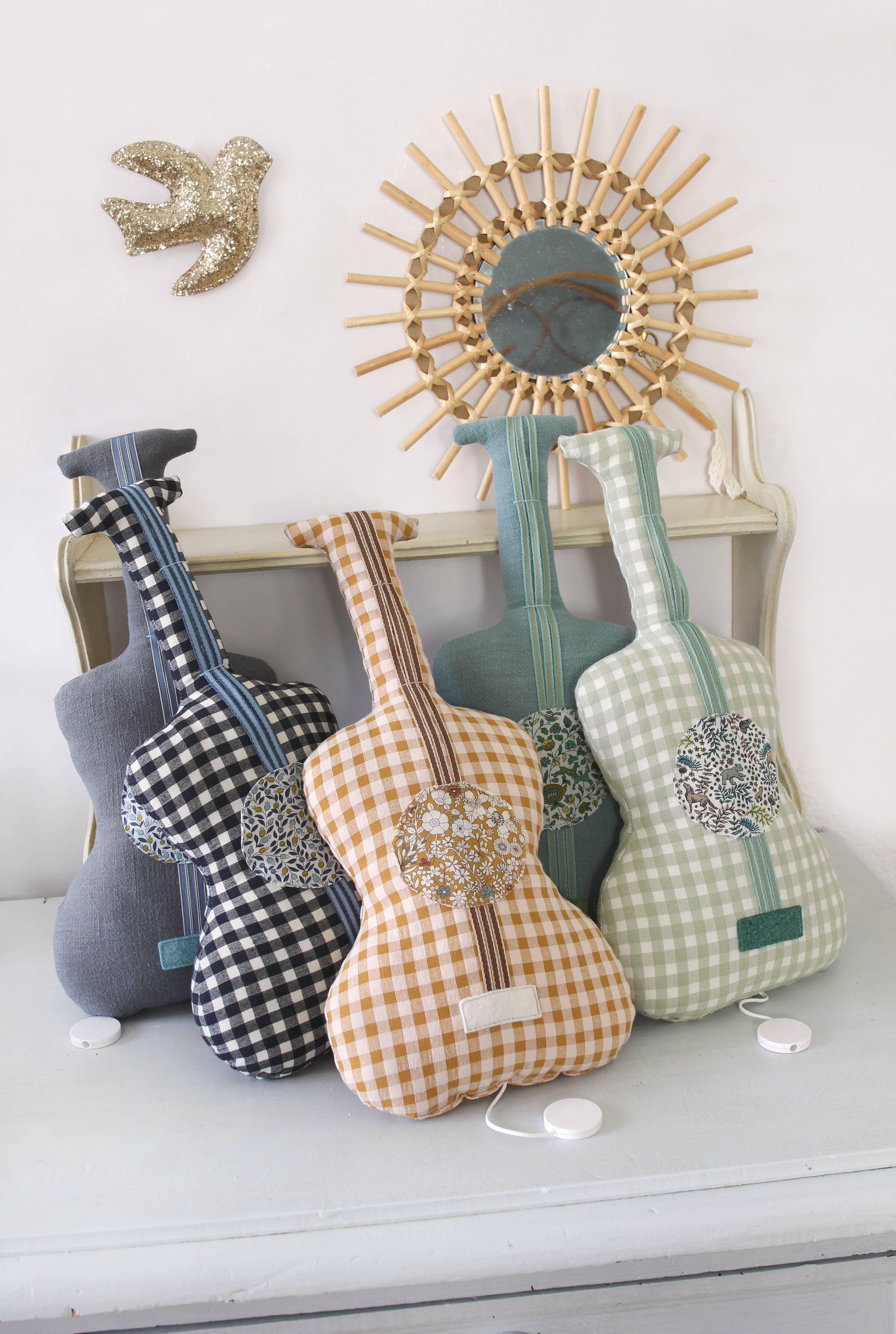 BARNABÉ AIME LE CAFÉ – Großhandel Musikspielzeug – Kind & Baby – Musikalische Gitarre0