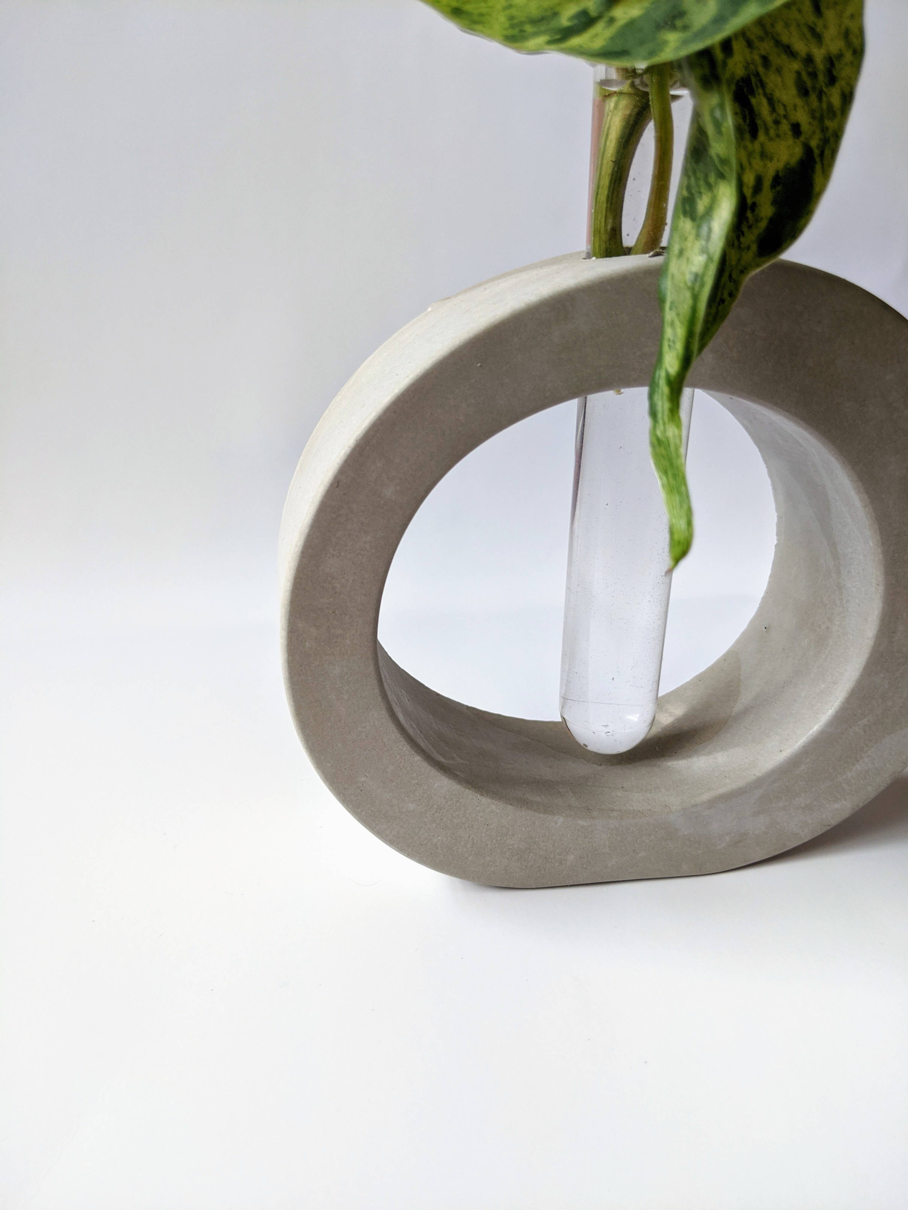 ForgottenProperty - Wholesale Plant Pot - Concrete Propagation Station Round2