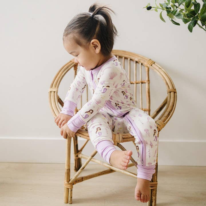 Pijama de Bambú con Cremallera de Sirenas de Mia para venta al por mayor de Little Joy Co.
