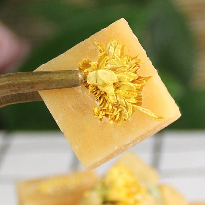 The Grateful Tea Co - Wholesale Sugar/Sweetener - Gourmet Honey Sugar Cubes with flowers and fruit