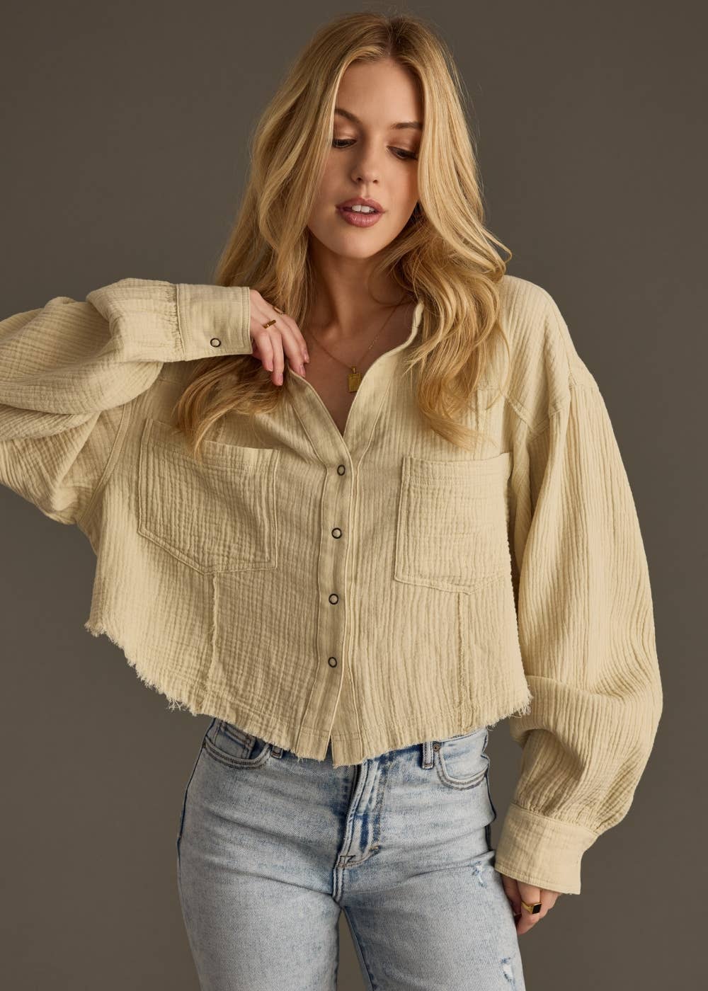 Panache Apparel Co. - Wholesale Shirt - Dames - Khaki gaas knoopblouse2
