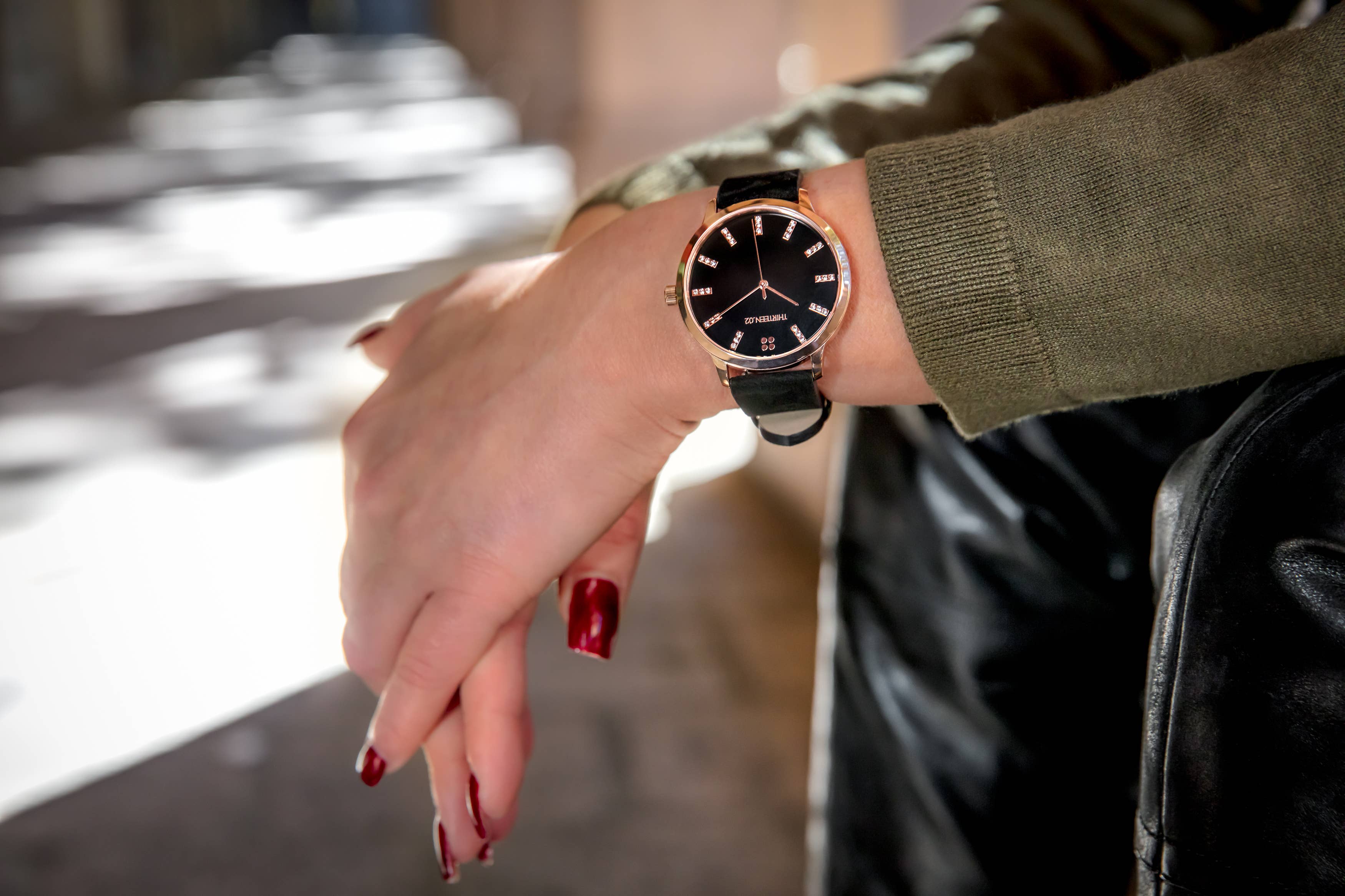 1302 Watch Co. - Venta al por mayor Reloj de pulsera - Mujer - Reloj para mujer de 38 mm: caja de oro rosa con esfera negra y piedras7