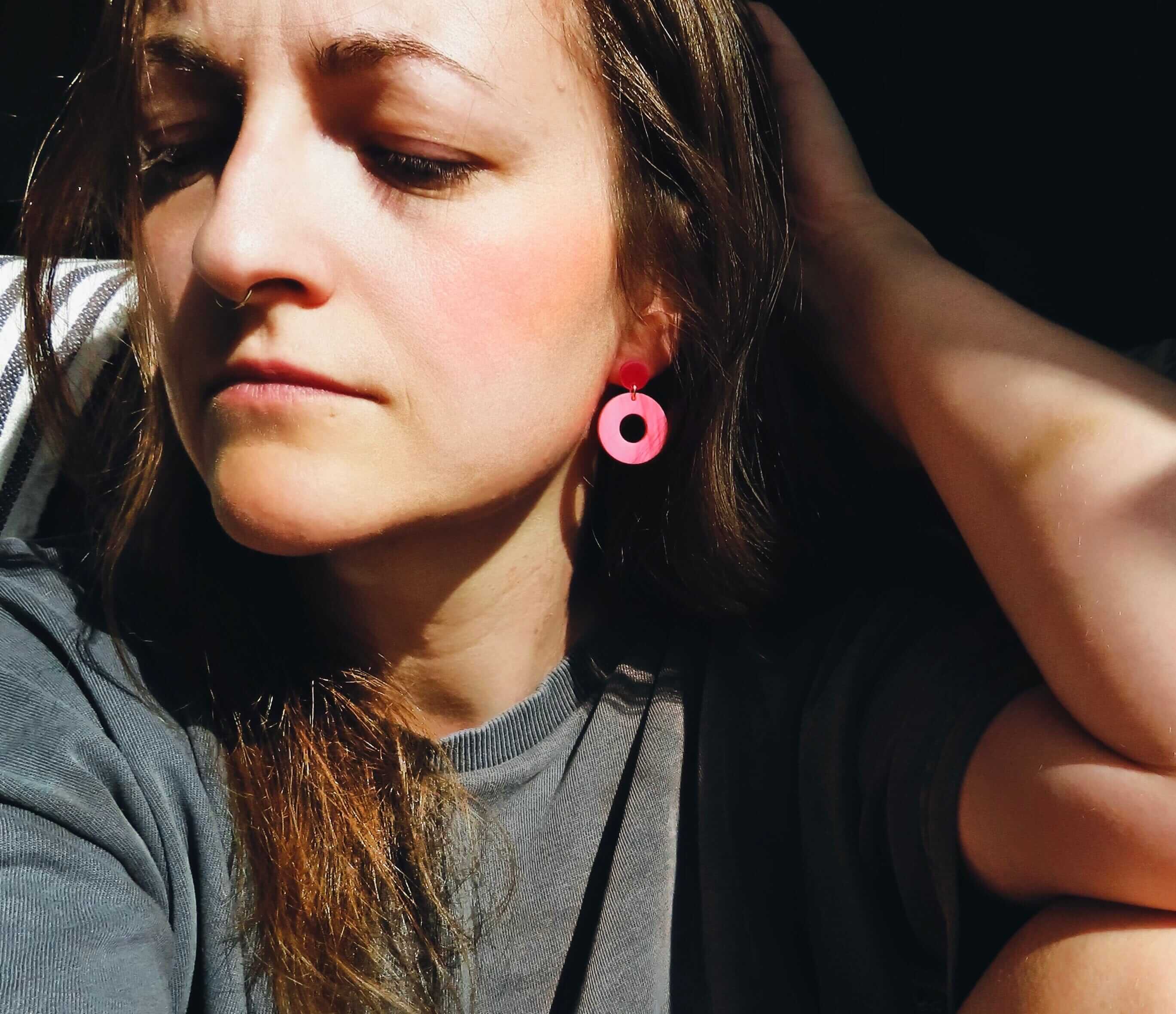 Niemalsmehrohne - Vente Boucles d'oreilles pendantes - Boucles d'oreilles Colorblock Circle en turquoise et rose glacé4