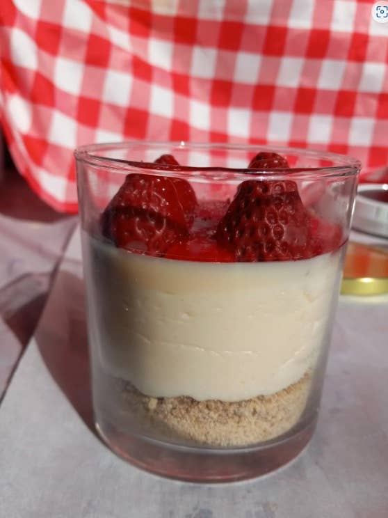 Very Berry Cheesecake Candle for wholesale by Melting Confections