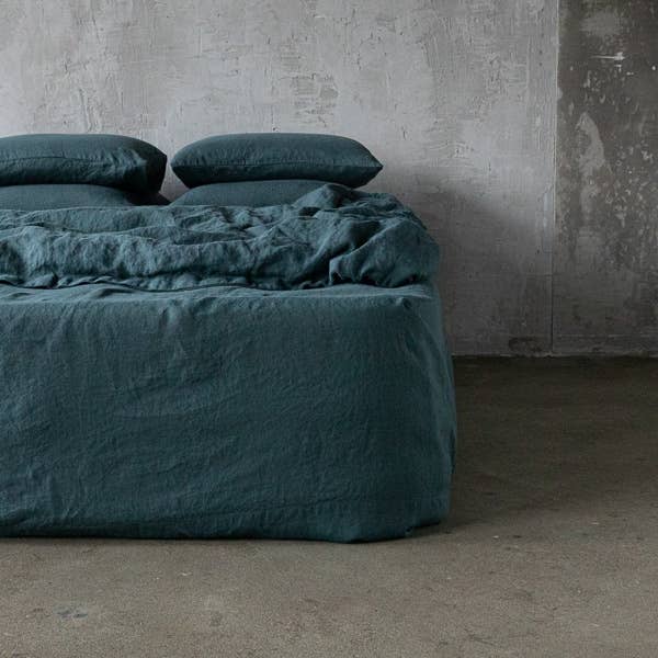 Drap-housse en lin Balsam Green Stone Washed pour la vente par LinenMe