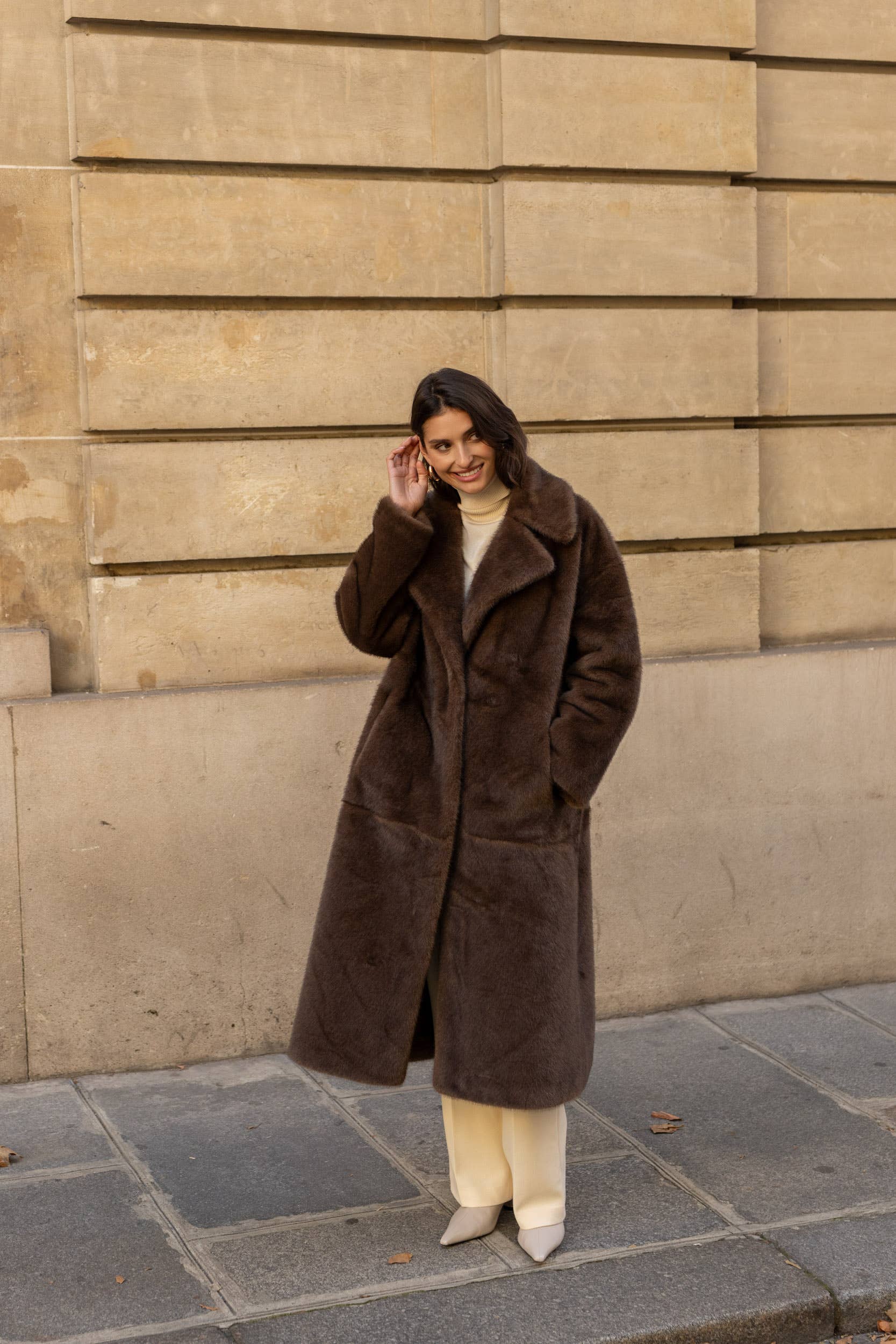 Attentif Paris - Wholesale Fur/Faux Fur Coat - Women's - Long synthetic fur coat with lapel collar26