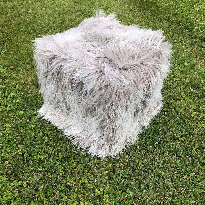 Grijze Tibetaanse lamszak met sneeuwtop voor wholesale door Chesterfield Leather