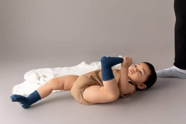 squid socks – wholesale Strumpor - Baby – Colby - Halkfria babystrumpor i ljusblå, kobolt, marinblå 3