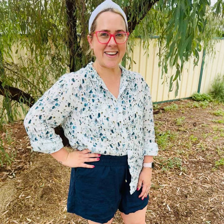 Camicia in lino biologico blu Atlas per la vendita all'ingrosso da parte di Outback Linen Co