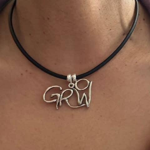 Crecer - Collar de plata de ley con cuero para venta al por mayor de Stylized Heritage - Word Art Jewelry