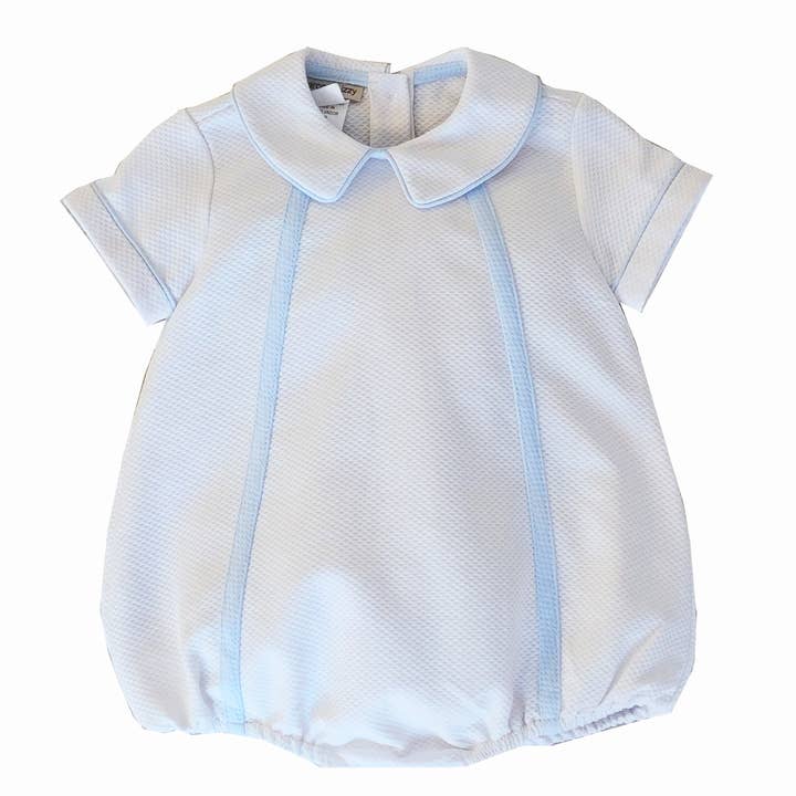 Hvid og blå baby dreng sparkedragter perfekt til monograming for engroshandel hos Marco and Lizzy