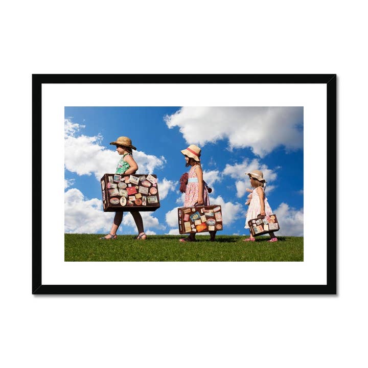 Sisters going on vacation Stampa incorniciata e montata per la vendita all'ingrosso da parte di Sorbey