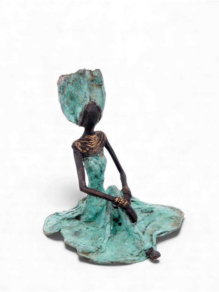 Bronze assis au sol 25 cm turquoise n°1 pour la vente par Lafi Bala