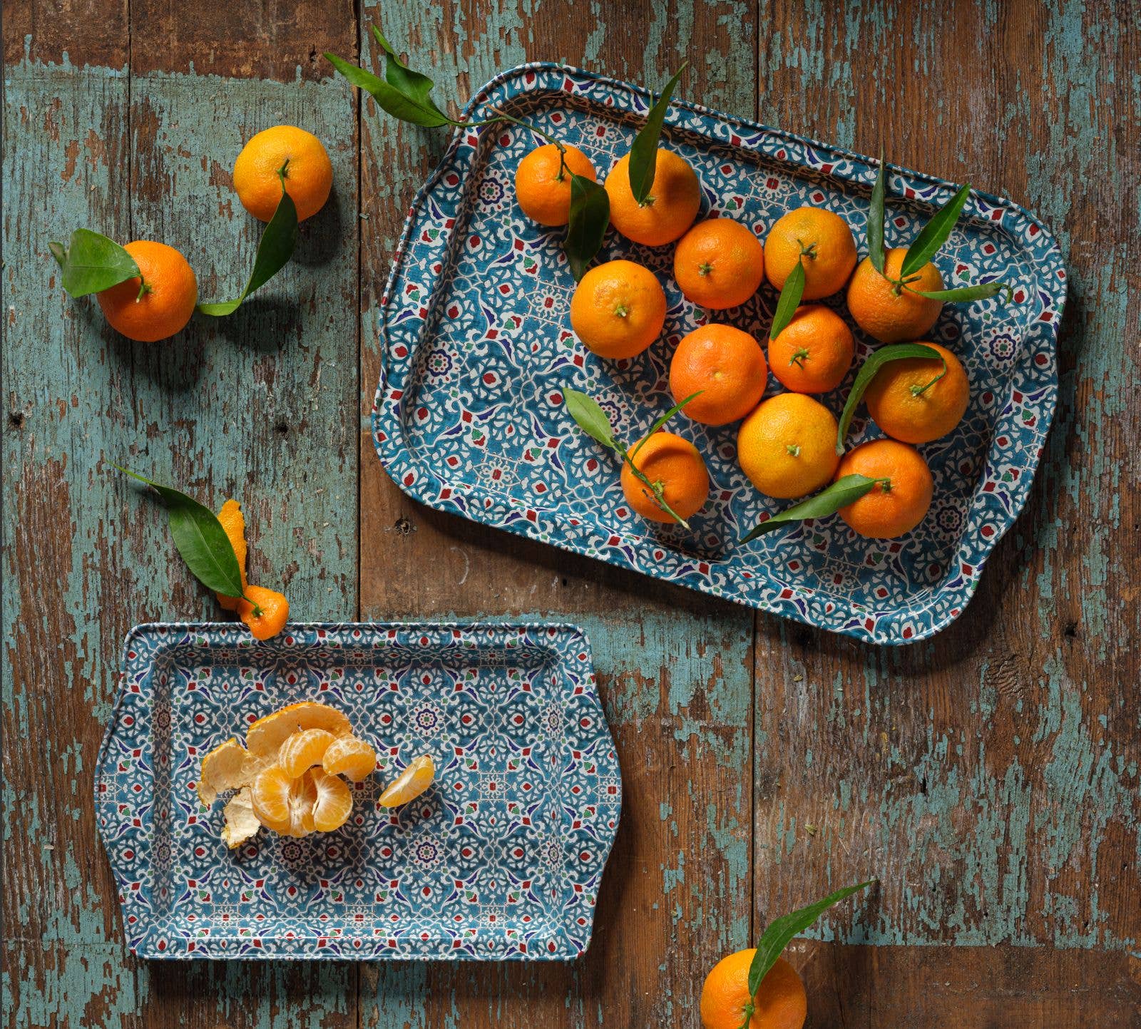 Esthetic Living - Venta al por mayor Bandejas decorativas - Bandeja metálica pequeña Aysun con diseño de pavo real2