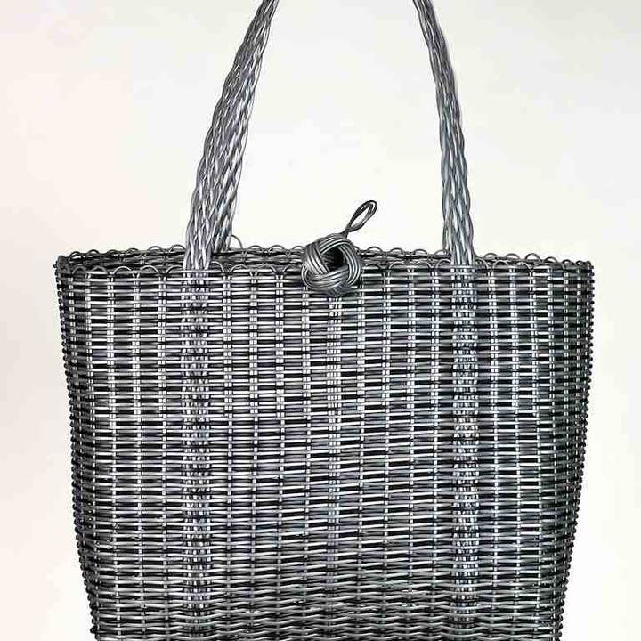 The Niger Bend – wholesale Tote bag – Women's – Deep Woven Recyclyed Plastic tote with closure - El Salvador