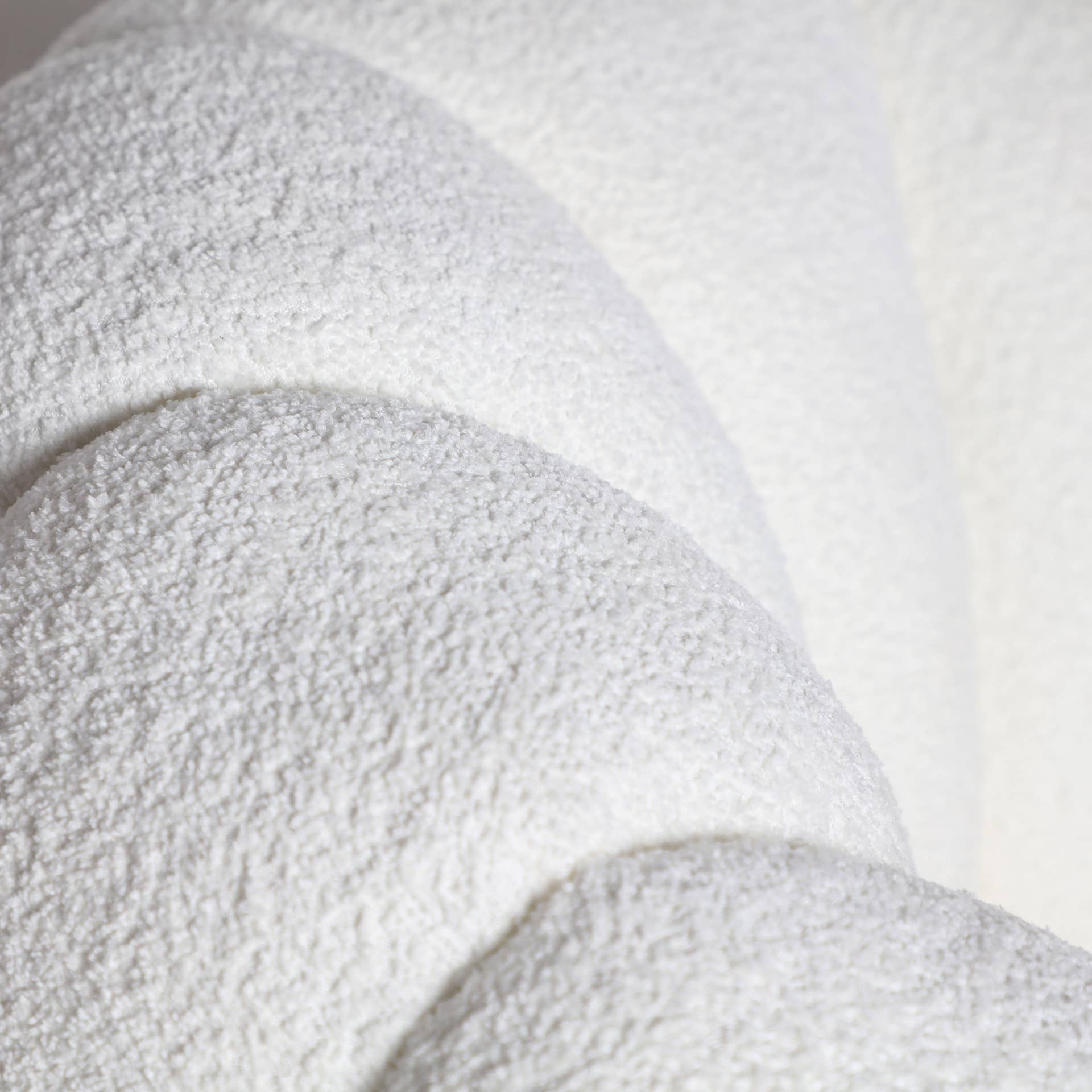 Kodu - Wholesale Chair - Bouclé cotton swivel armchair in white4