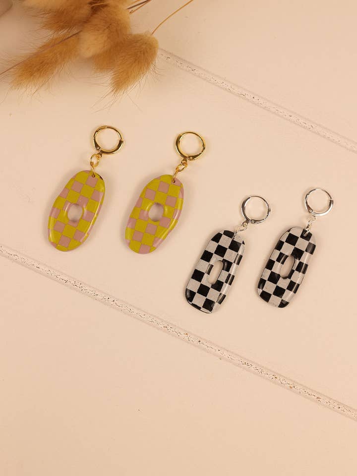 Geruite O Oorbellen | Polymeer Klei Oorbellen voor wholesale door Katie White Designs LLC