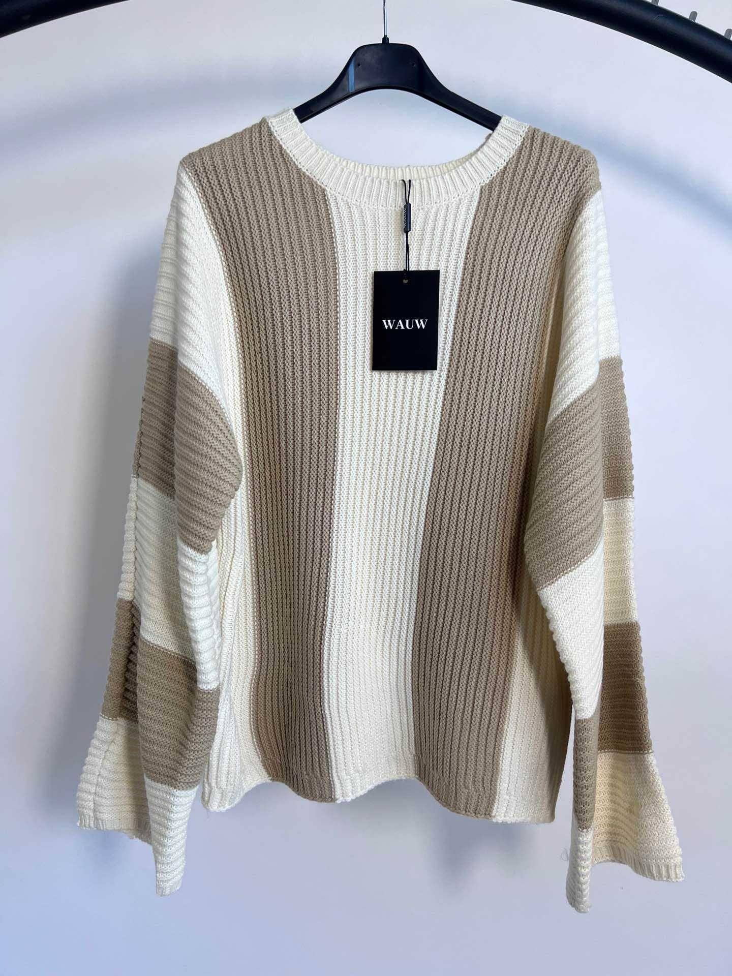 Beige Trui Gestreept | 2 varianten for wholesale on Faire1