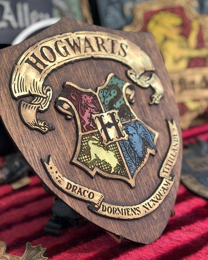 Outcast Props – wholesale Sign – Slytherin Wood Sign.7