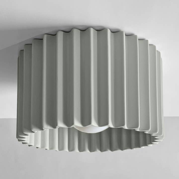 Plafonnier en céramique de Syracuse | Grand montage affleurant minimaliste pour la vente par LYSlightlab