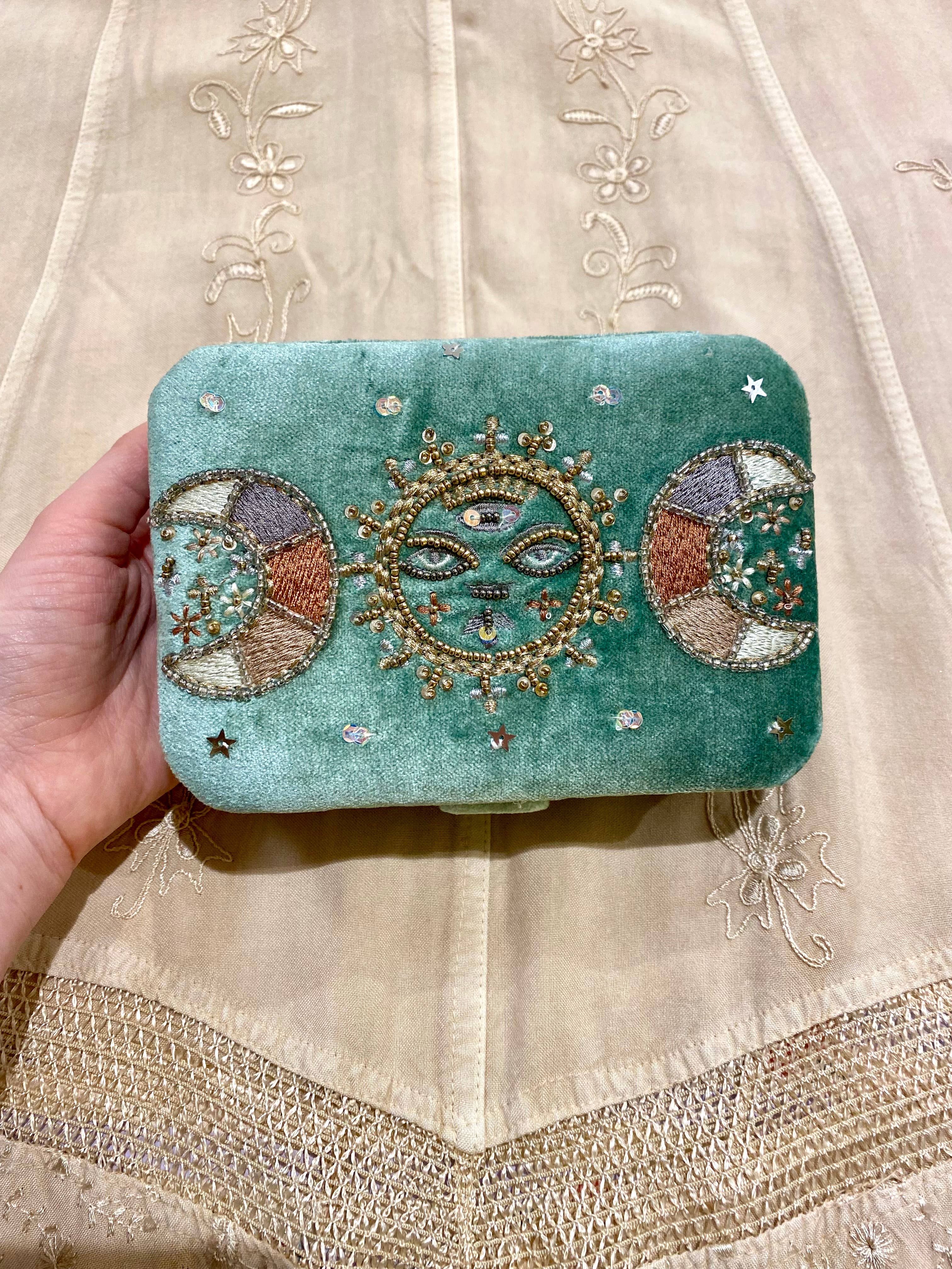 Temple of Treasure – wholesale Smyckeskrin och organisatörer – Sol Måne Ljusblå Sammet smyckeskrin5