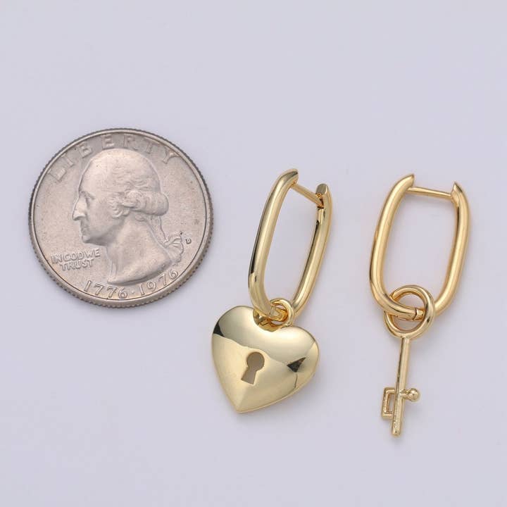 Aim Eternal - Wholesale Hoop Earrings - Lock gold earrings - Padlock hoop earrings - Huggie earrings - Padlock huggie hoops - Gold key hoops - key earrings Q-1842