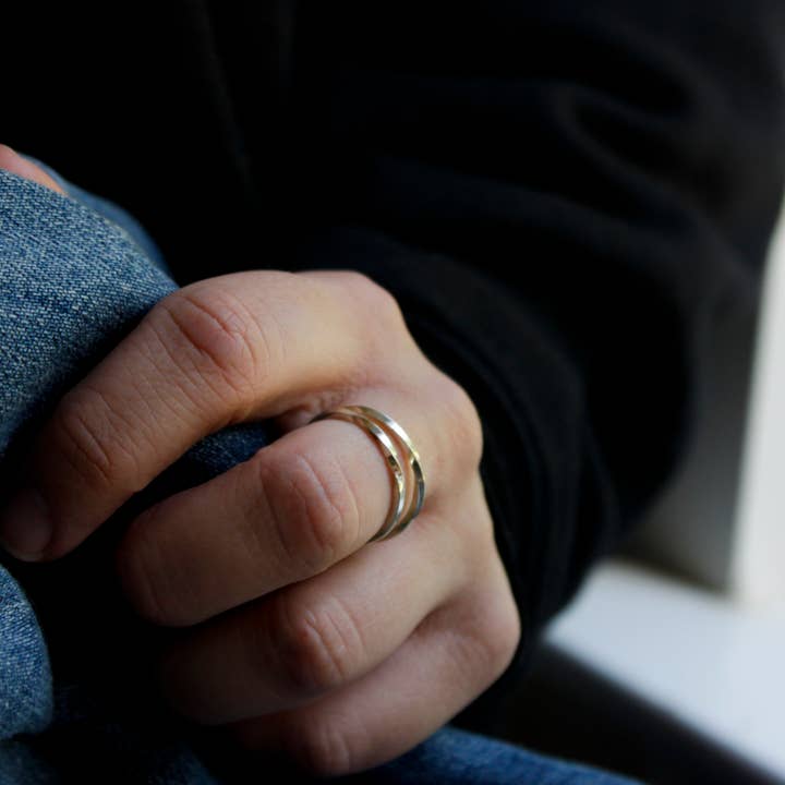 Bague Twist pour la vente par LEO Handcrafted