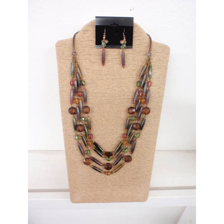 ENSEMBLE COLLIER CORDON MARRON AVEC RÉSINE ÉPICÉE ET PERLES ,18003 pour la vente par International Duru's