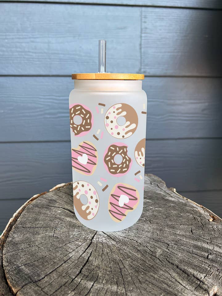 16oz gefrostetes Eiskaffeeglas mit Deckel und Strohhalm für den Großhandel von Lester Lou’s Designs