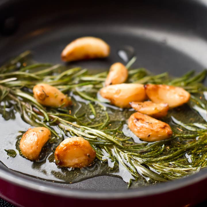 Mercato di Bellina - Wholesale Olive Oil - Gourmet Rosemary Infused Italian Olive Oil - Made in Liguria2