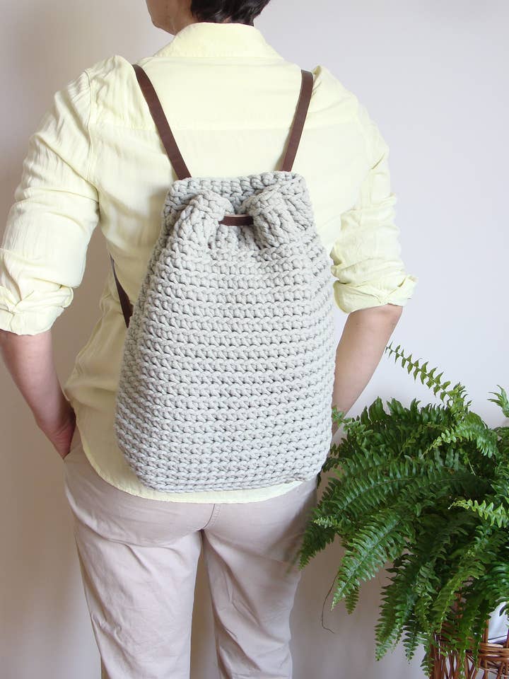 Bucket backpack with leather straps for wholesale by Woolfans