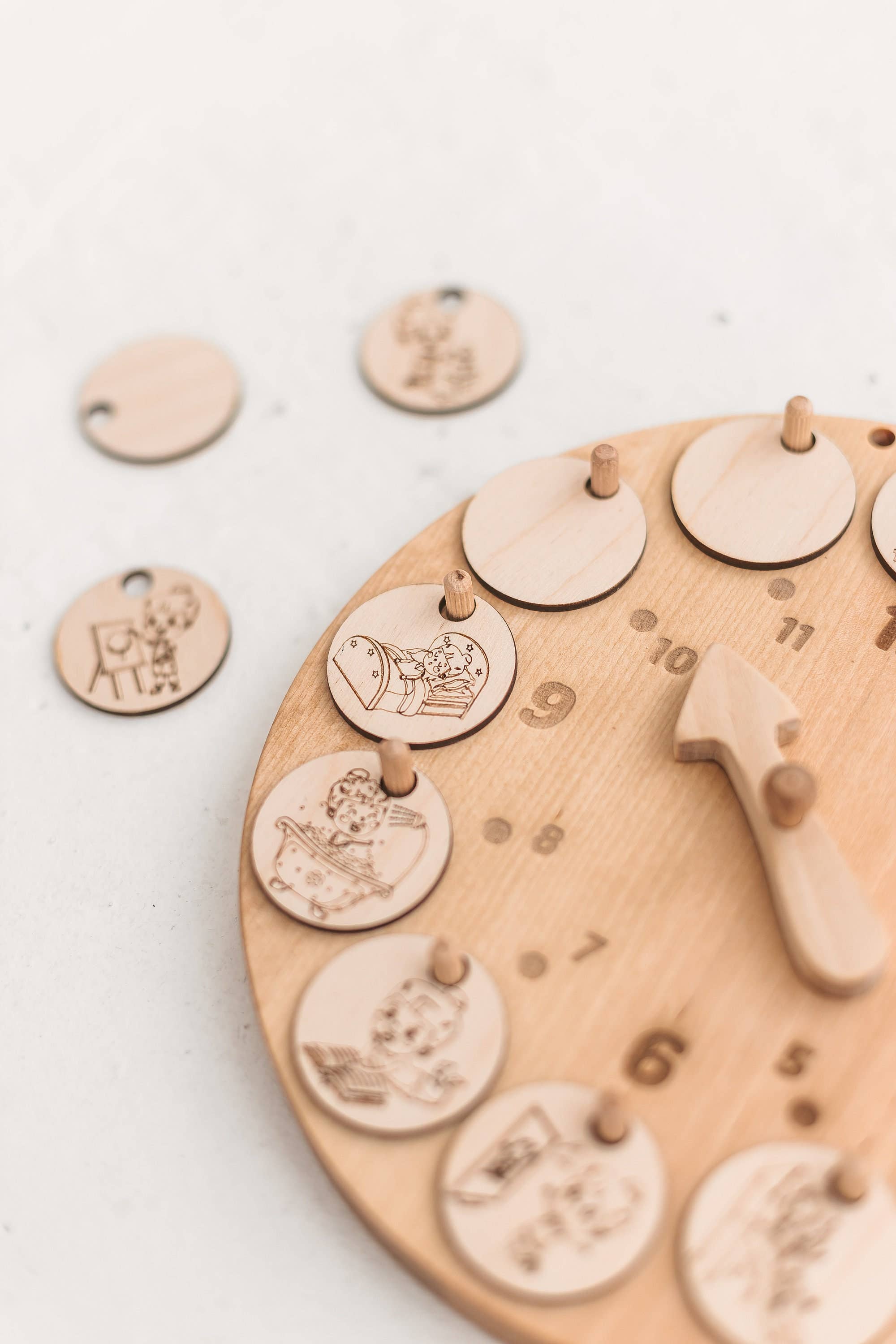Woodinout - Wholesale Wood Toy - Kids - Wooden routine clock, 14 visual daily planner cards3