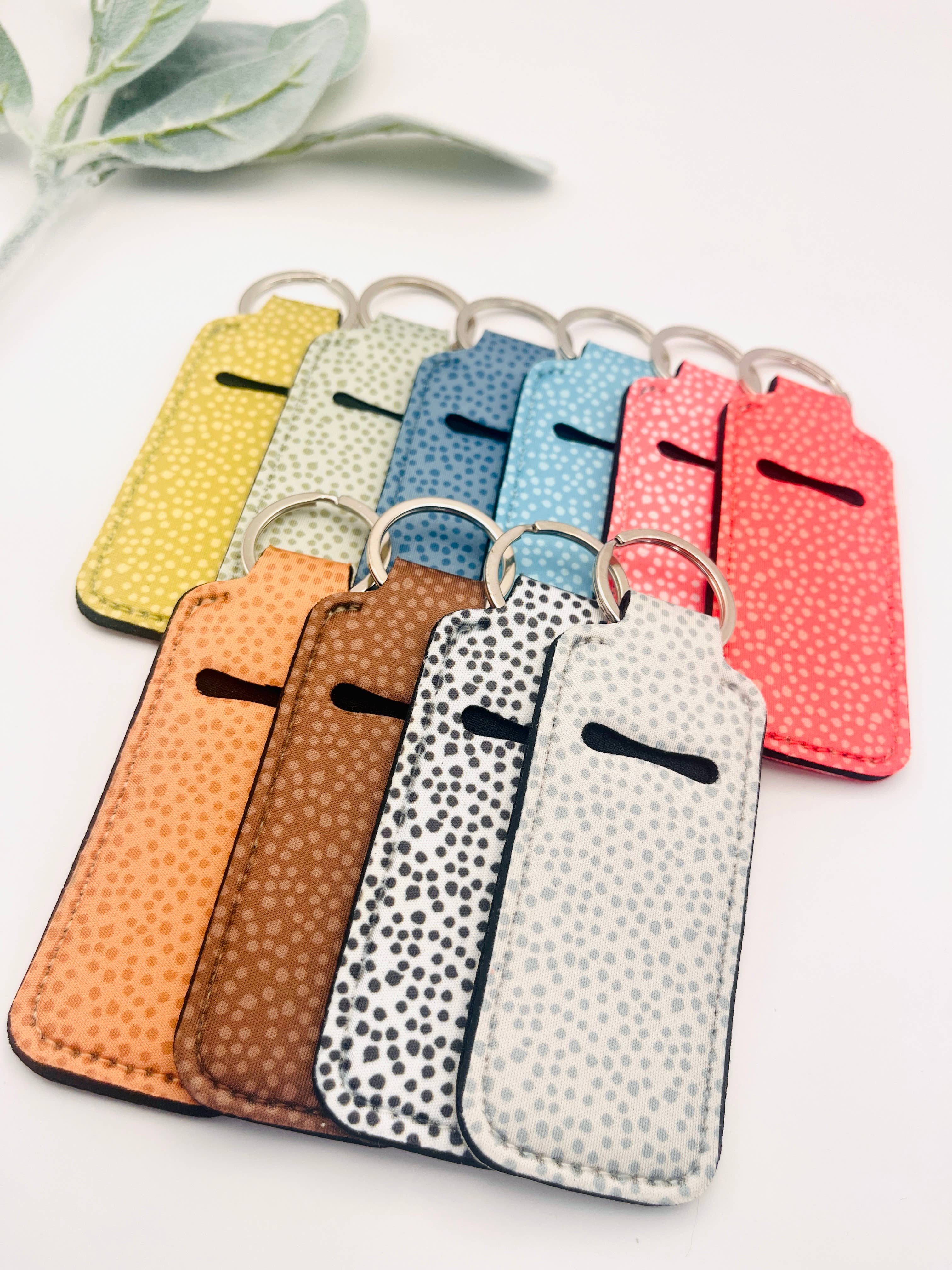 MarissaDDesigns – Estojo/suporte para protetor labial por atacado – Porta-batom com padrão de bolinhas – Porta-chaves fofo e prático10