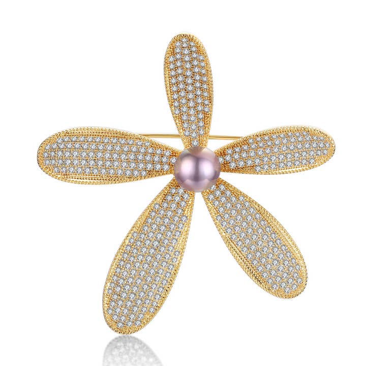 Doux Magnolia Edison Broche Perle pour la vente par Timeless Pearl