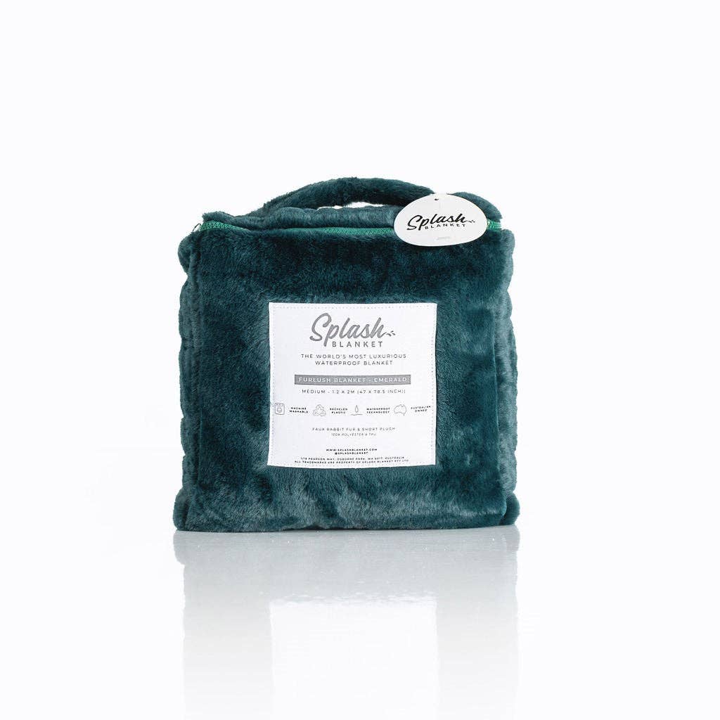 Yoni Pleasure Palace - Wholesale Throw blanket - Furlush Waterproof Squirt  Blanket™ - Emerald Green3