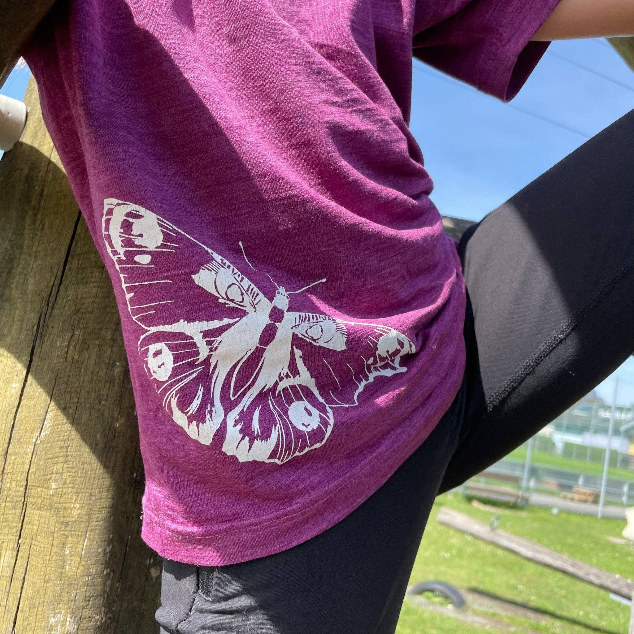 Glückskind - Wholesale Screen Printed T-Shirt - Kids - Zwetschke T-shirt with butterfly, merino wool & silk (BIO/GOTS)3