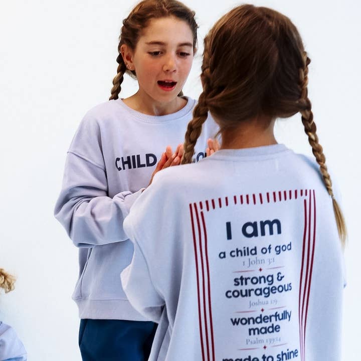 ENFANT DE DIEU | EN BLEU POUDRÉ | coupe oversize à épaules tombantes | ENFANTS pour la vente par Minimalist Folk Co.