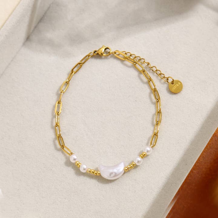 Eclat Paris - Wholesale Armband met gebedskralen - Gouden kettingarmband met maan en parel