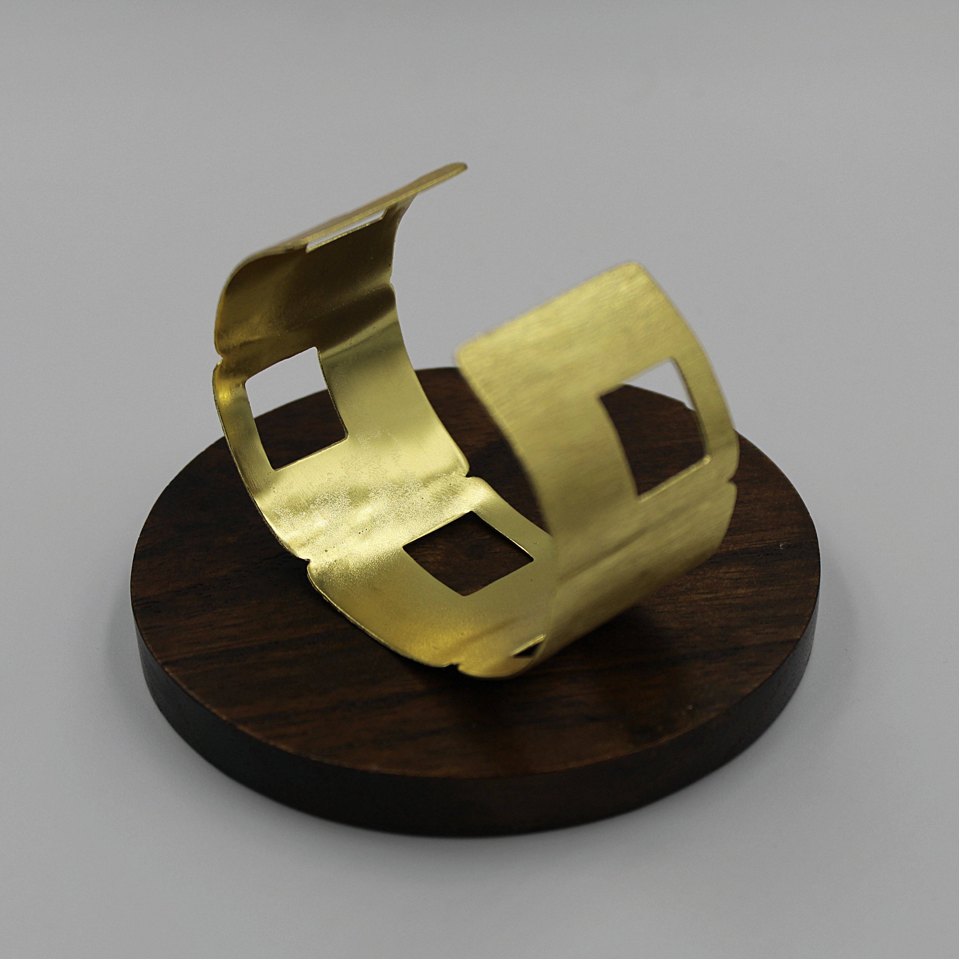 LA MAR - Wholesale Cuff Bracelet - SIXTY gold-plated bracelet - Design with character1