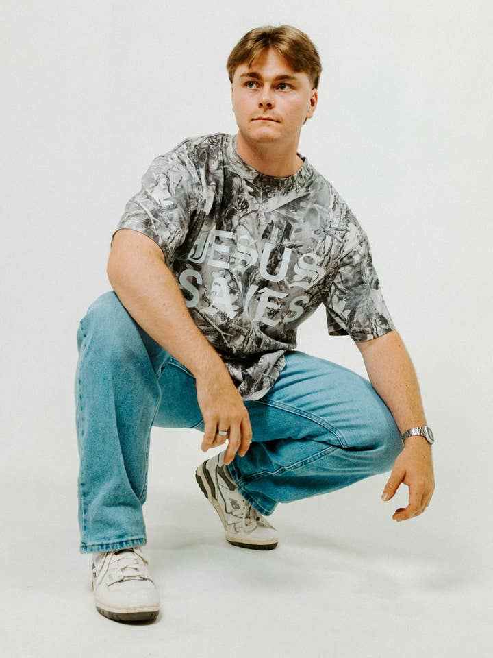 Grigio Gesù Salva Unisex Camo in vendita all'ingrosso su Faire6