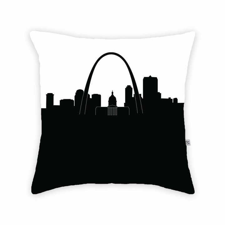 Coussin grand couvre-lit de Saint-Louis MO Skyline pour la vente par Anne Cate
