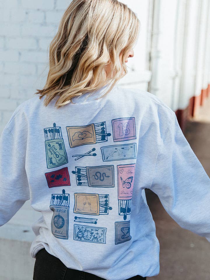Sweatshirt Eras Matchbox pour la vente par Girl Tribe Co