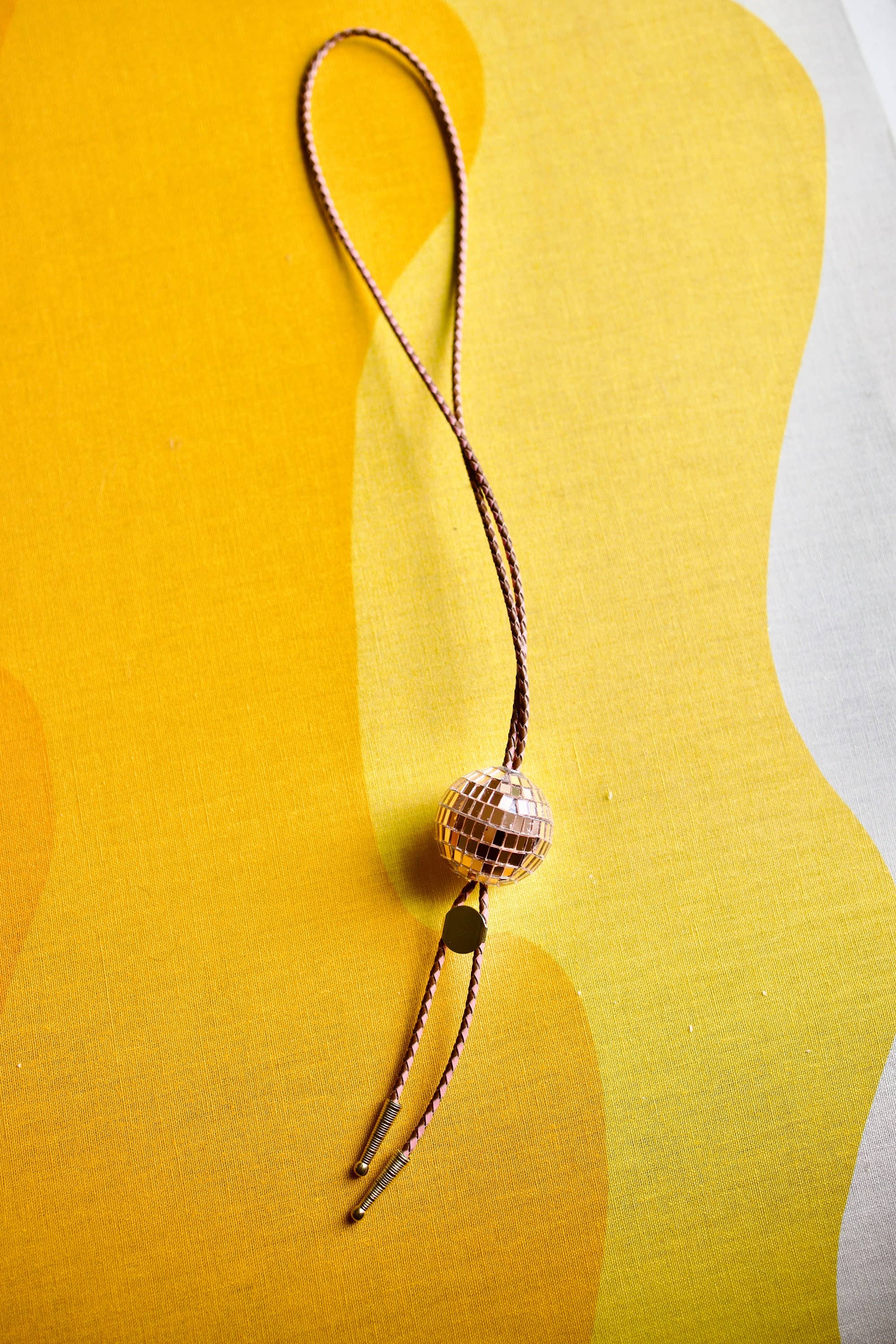 Abstruselike - Wholesale Geweven ketting - Disco Cowgirl - Bolo Tie4