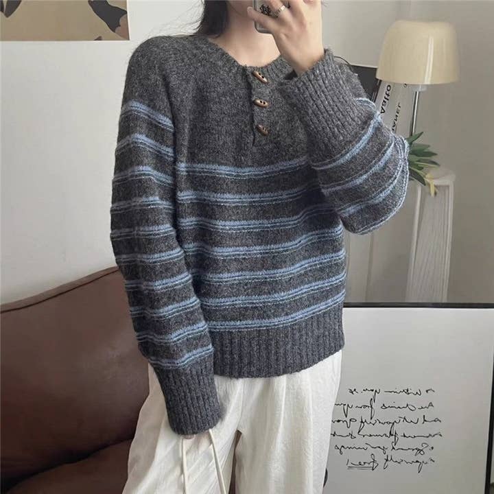 Gestreepte Trui met Hoornknopen voor wholesale door MoodGold
