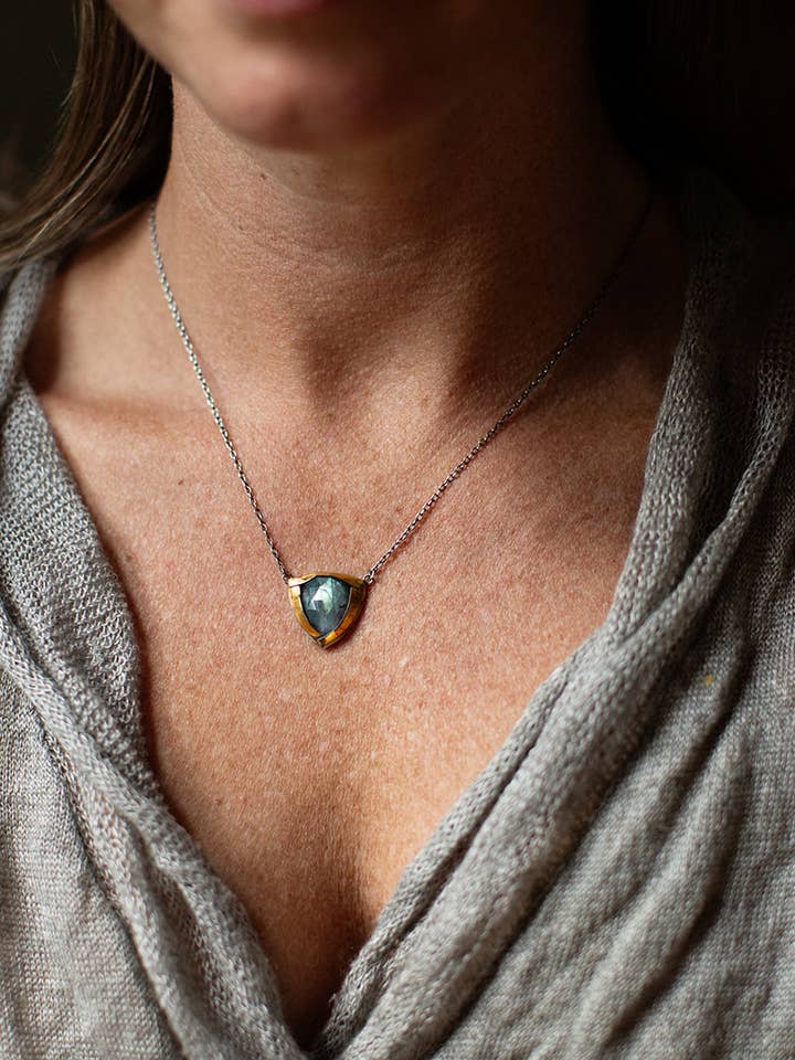 Grand collier à plis pour la vente par Austin Titus Studio