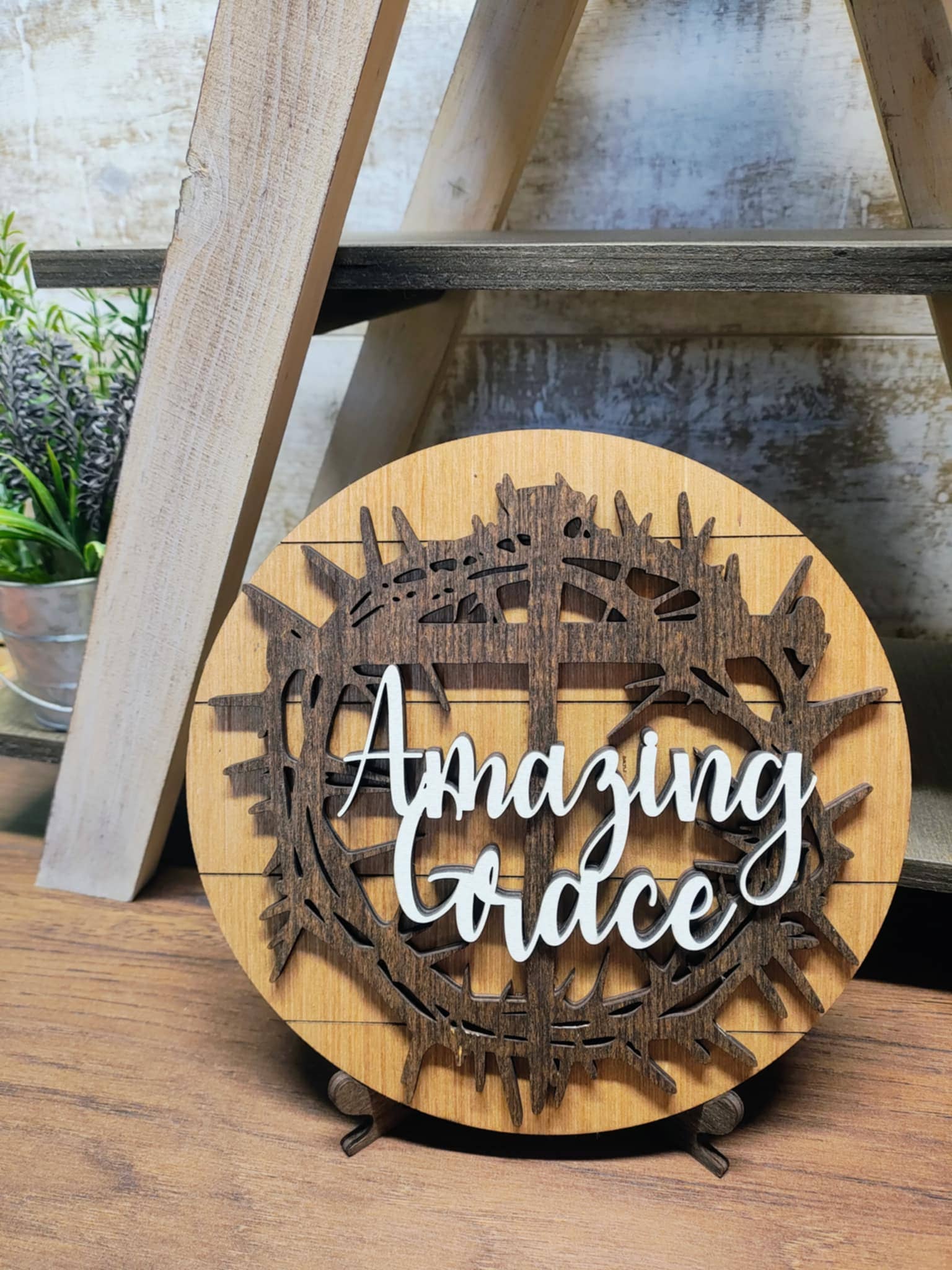 Heartland Decor - Wholesale Desk/tabletop sign - Amazing Grace Crown of Thorns Round with Stand