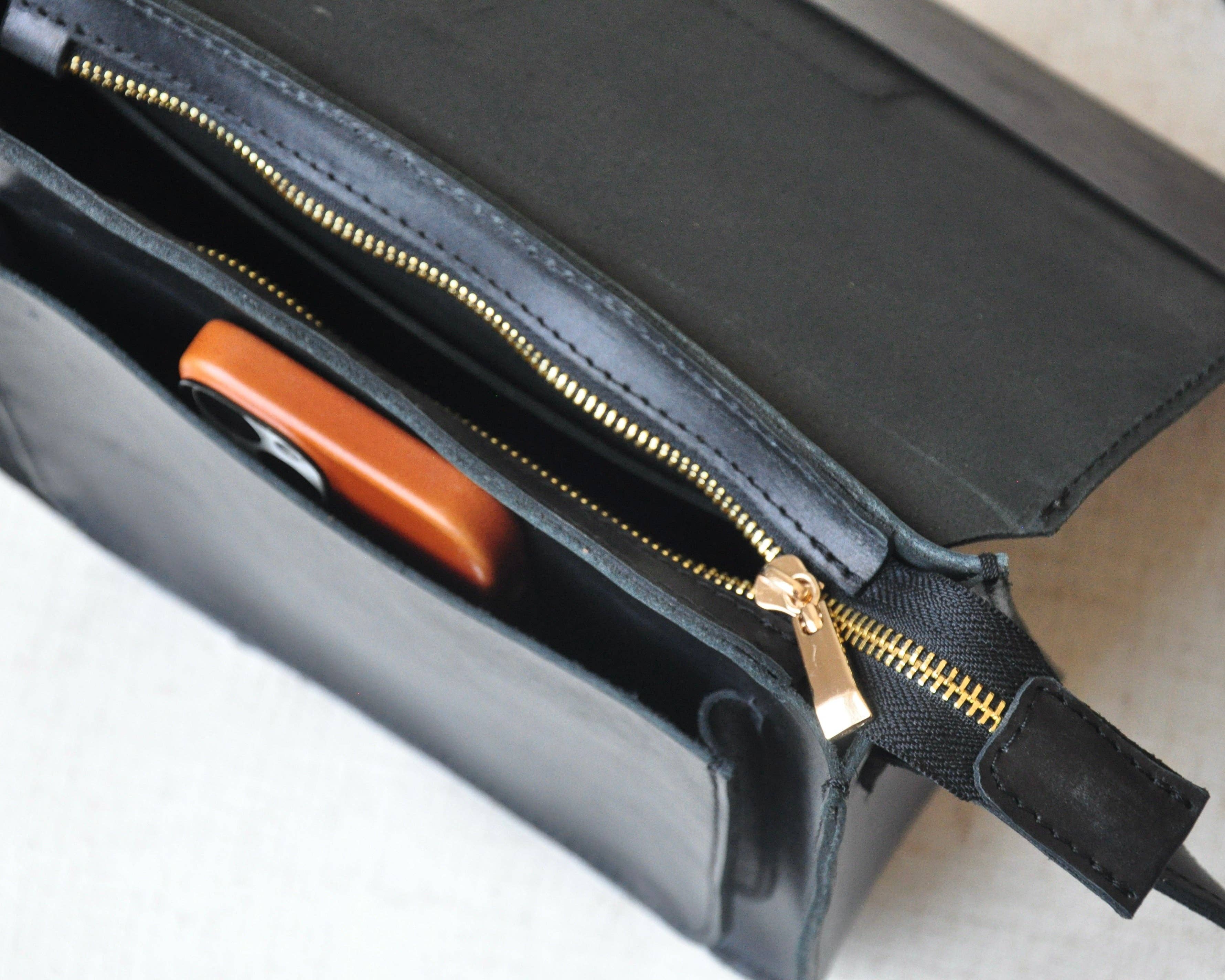 Zelaki Leather Company - Wholesale Crossbody Bag - Women's - Goba Crossbody Bag, Small Leather Purse, Messenger Bag1